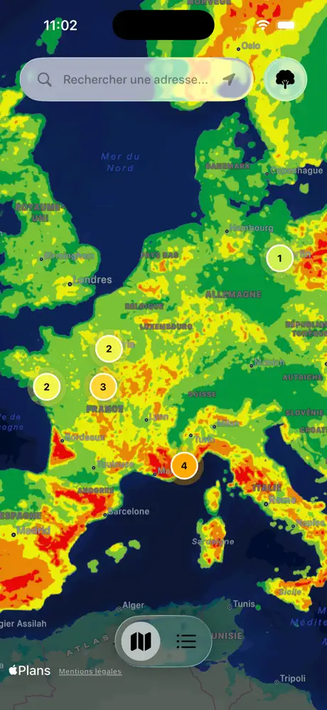 Carte de la qualité de l'air de l'Europe de l'Ouest, colorée du vert au rouge, avec des marqueurs pollen sur plusieurs villes.